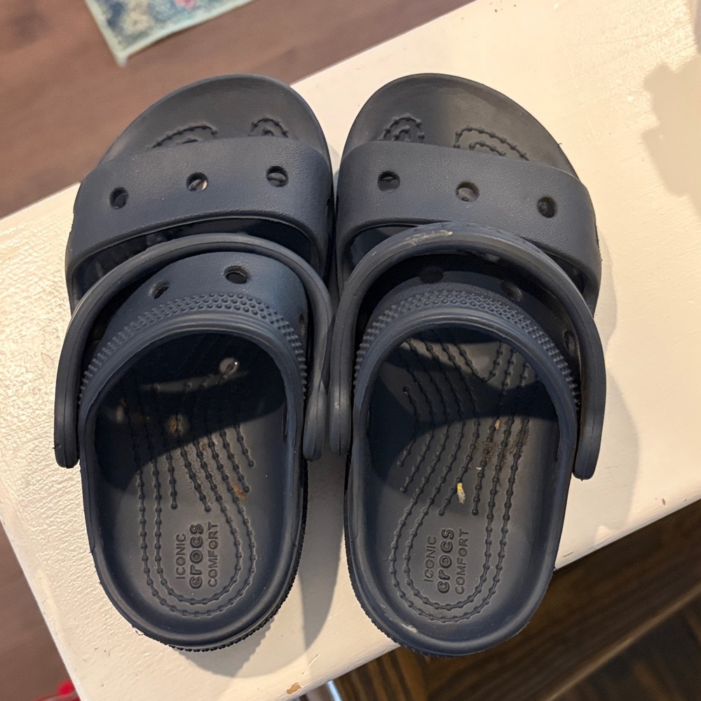 CROCS Kids Navy Clog Sandals size 9